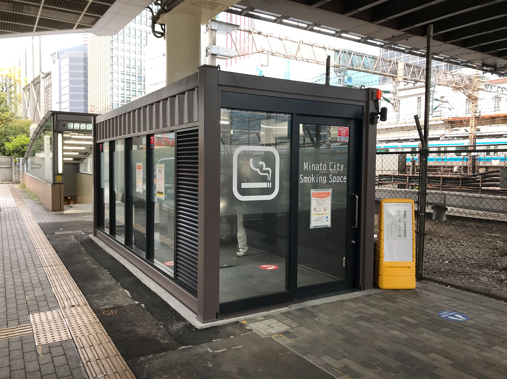 東京都港区 田町駅東口デッキ下